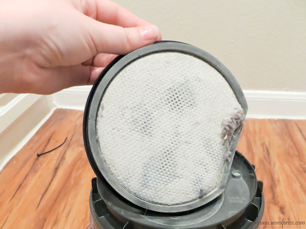 How to Clean a Bagless Vacuum- angsays.wordpress.com Clean Dirty Vacuum Filter