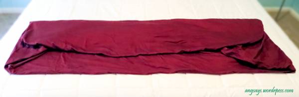 Folding Fitted Sheets the Easy Way -angsays.wordpress.com Folding Fitted Sheets