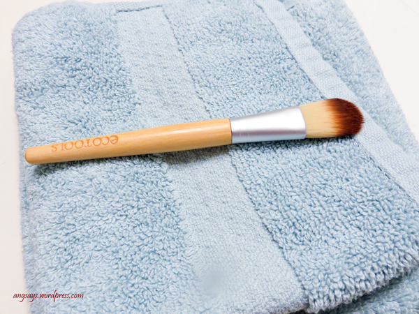 clean-dirty-makeup-brush