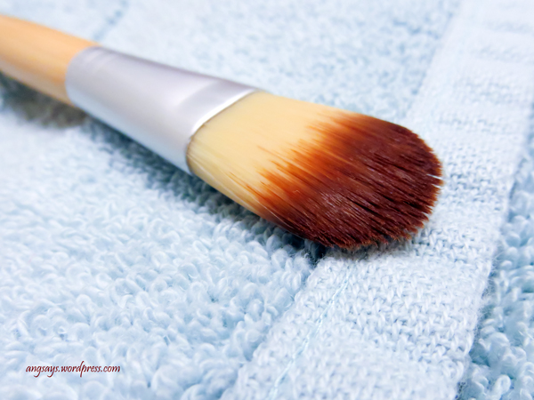 wash-makeup-brushes