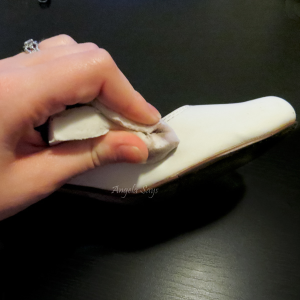 remove-heel-scuff-marks