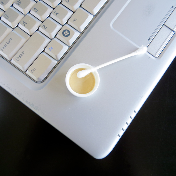 cleaning-laptop